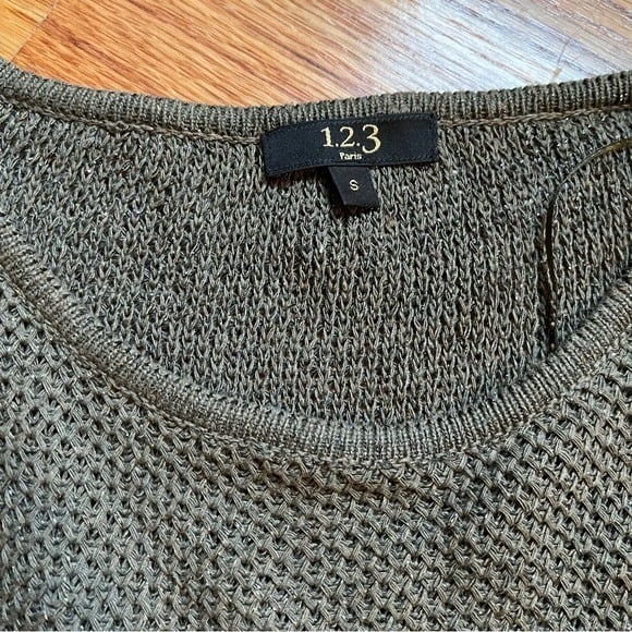 1.2.3. Paris olive green and gold knit sweater size small G4lNfxb94