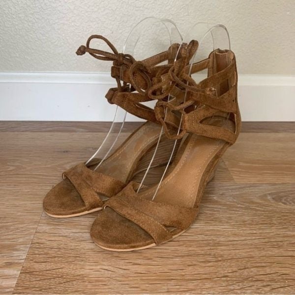 NWOT 14th & Union Brown Suede Strappy Laced Wedge Sanda