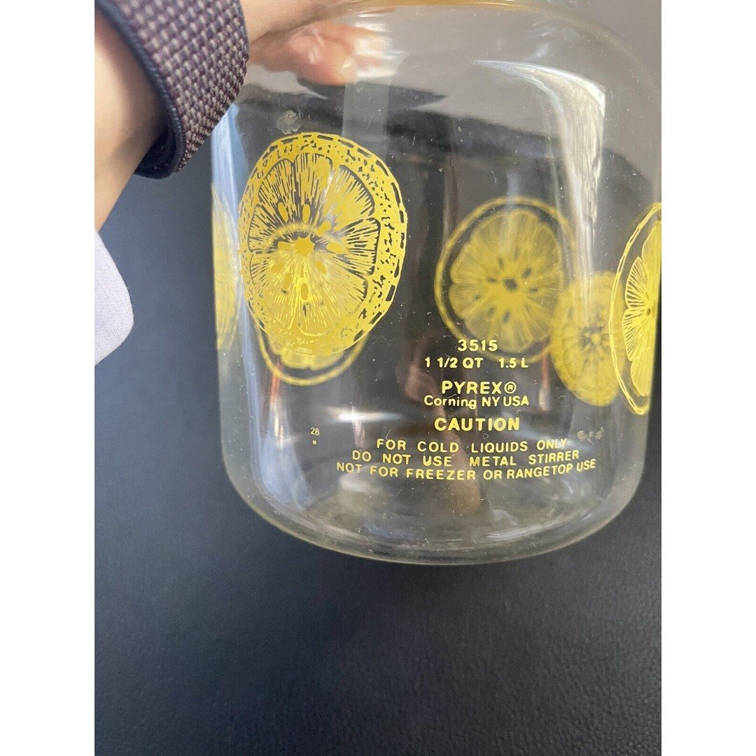 Vintage PYREX Corning Glass Juice Carafe Pitcher Lemons 1.5 QT 1.5 L 3515 w Lid ekaF378O8