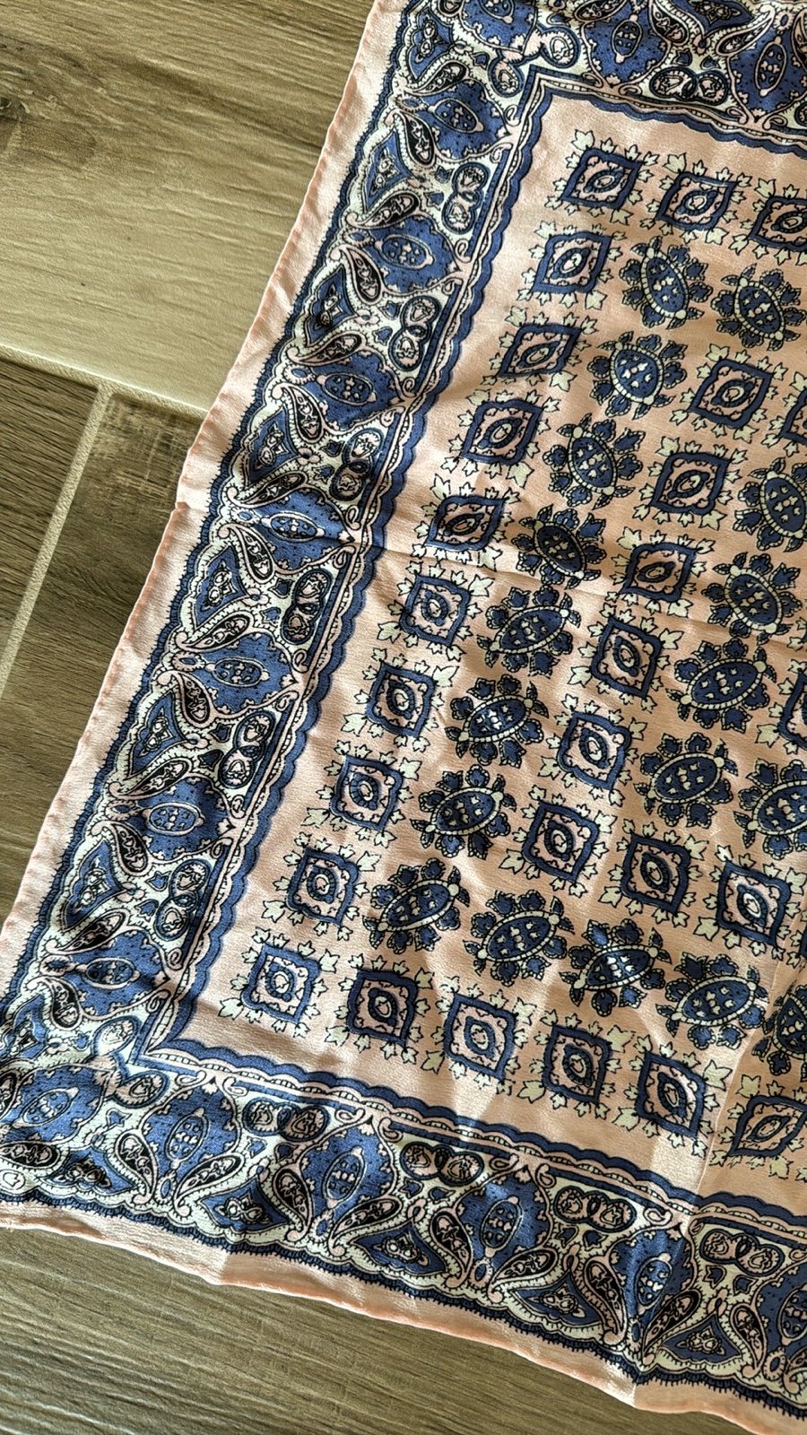 Vintage Baar & Beards Hand Rolled Silk Made in Japan scarf Ggg53KCVD