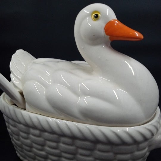 Vintage Ceramic Duck in Basket Shaped Soup Tureen With Ladle 1siWG2W3d