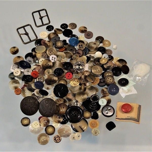 Buttons Vintage Mixed Lot Of Various Colors And Sizes 1 Bag Of Loose Buttons 2atO3CyxW