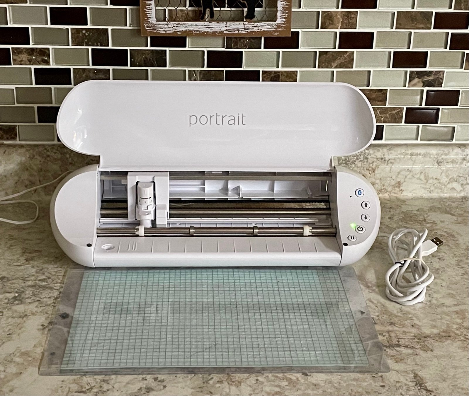 INCLUDES: Cricut 3, Silhouette Portrait & INTUOS PAD & PEN. SEE BELOW! 24Ag7w1uD