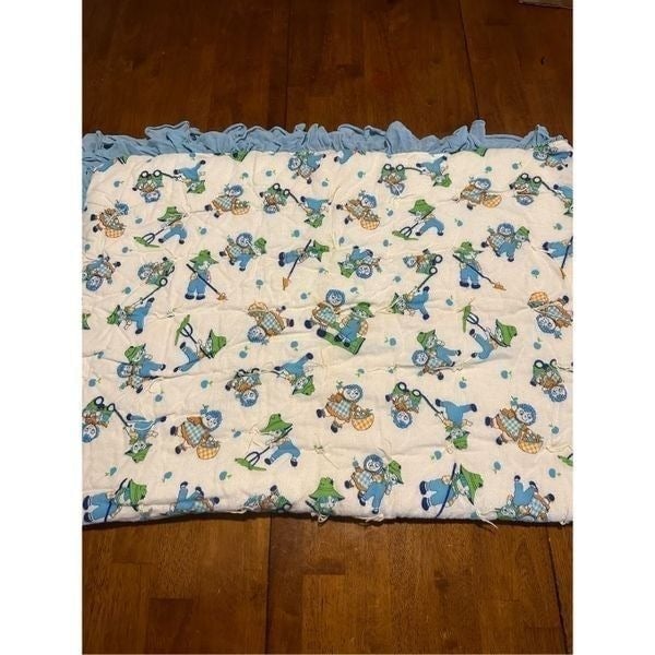 Vintage Handmade Baby Quilt Hand Tied Blue Boy and Girl Basket Wagon 46”x31” CODDRRS0z