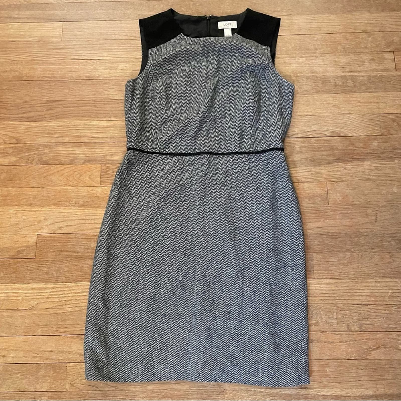 Loft black and gray sleeveless zip back lined mini dres