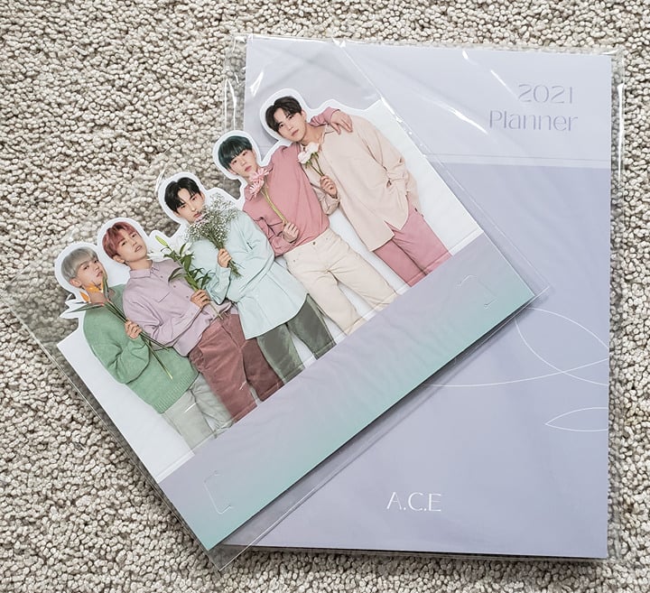 A.C.E Season´s Greetings 2021 Official Planner + Paper Standee BfdVbledc
