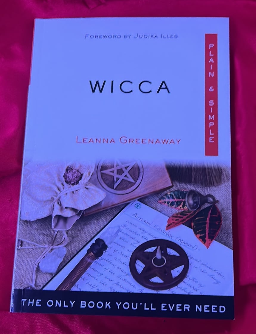 wicca book Dh33Yv0j7