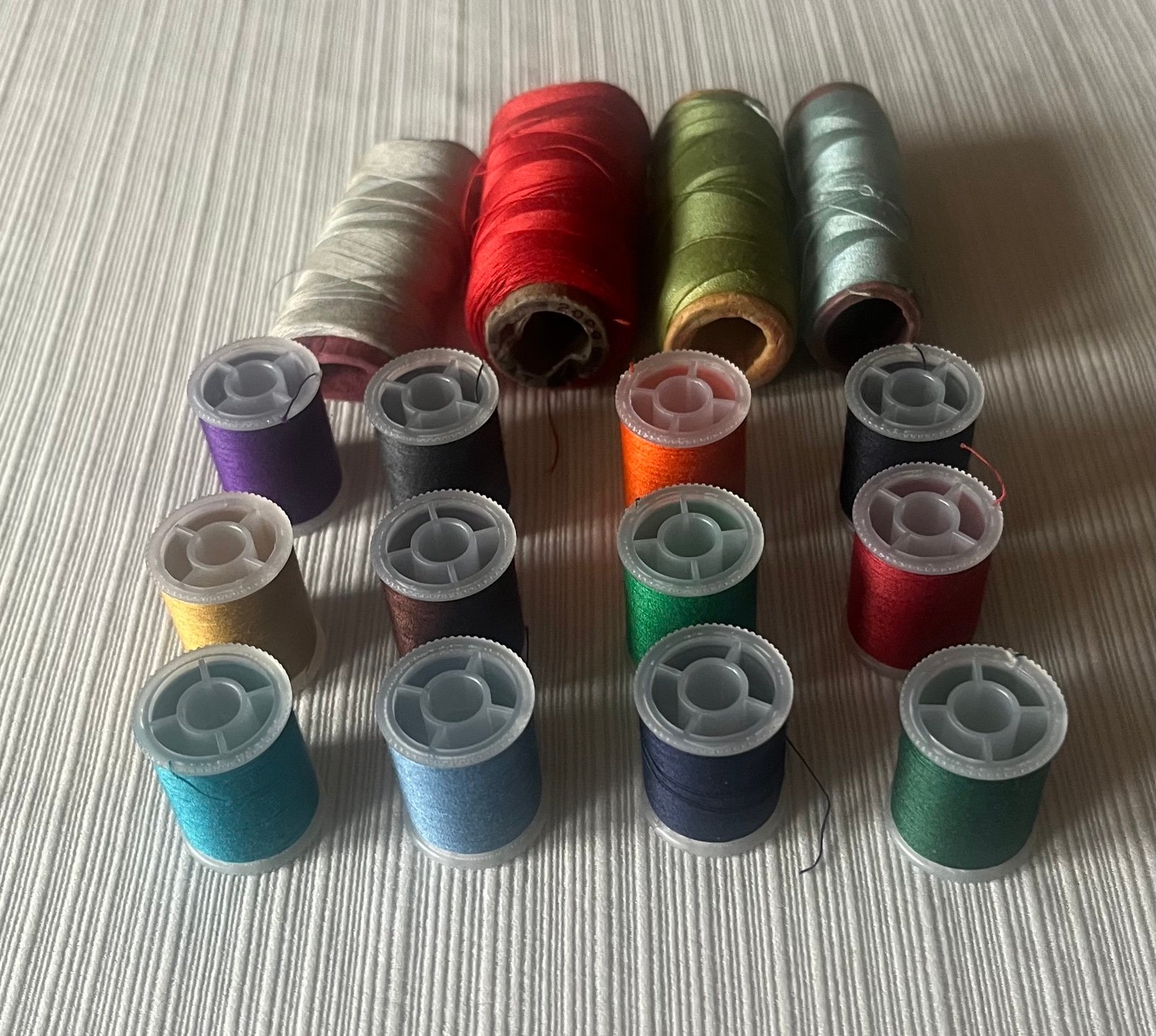 Mixed lot of 15 vintage sewing thread spools 6fkG2rafC