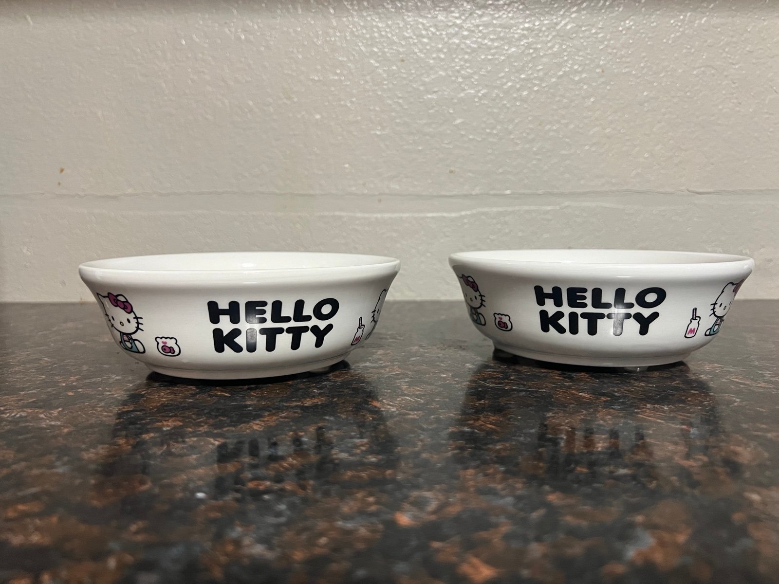 Set of 2 Hello kitty pet bowls AIqio1FG7