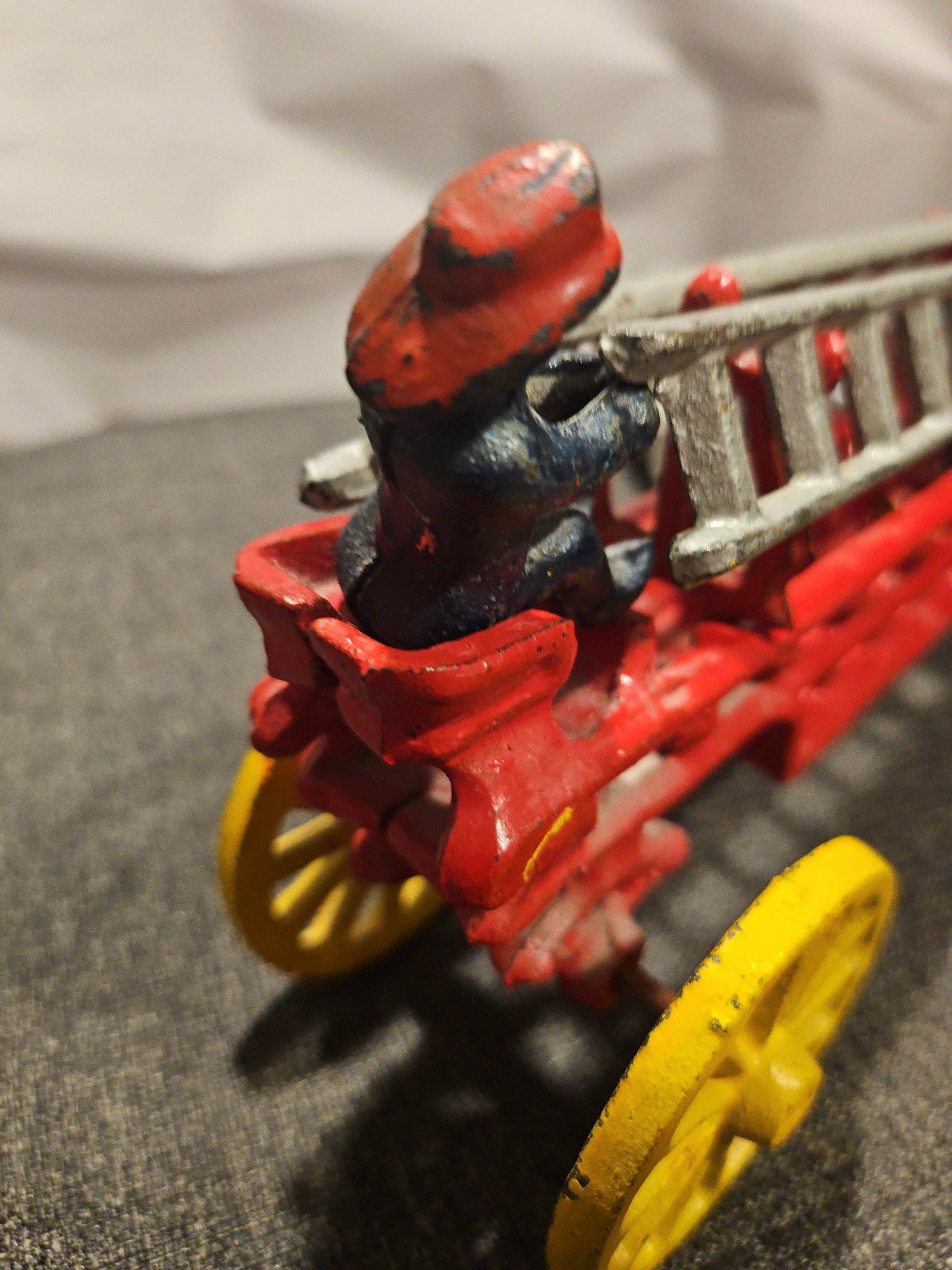 Antique Cast Iron Horse Drawn Fire Truck Engine Wagon Toy w/ Ladders Firemen 17CiULWaI