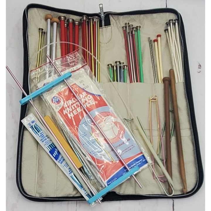 Large Lot Knitting Needles Sets Assorted Sizes Brands Lengths in Zippered Case 3Z8IelG9f