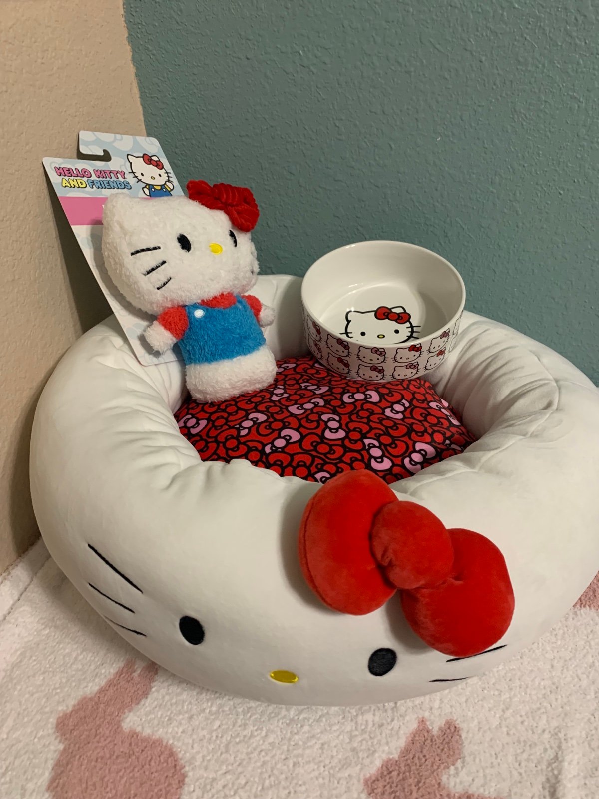 Hello Kitty Dog Bed, bowl, and toy f9S5TwnBY
