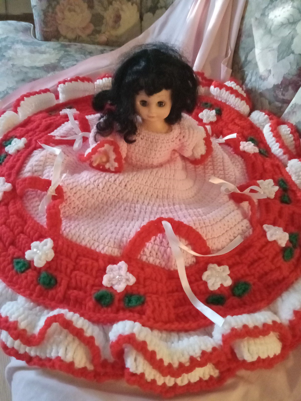 Crocheted  bed topper doll FZyf3Qtra