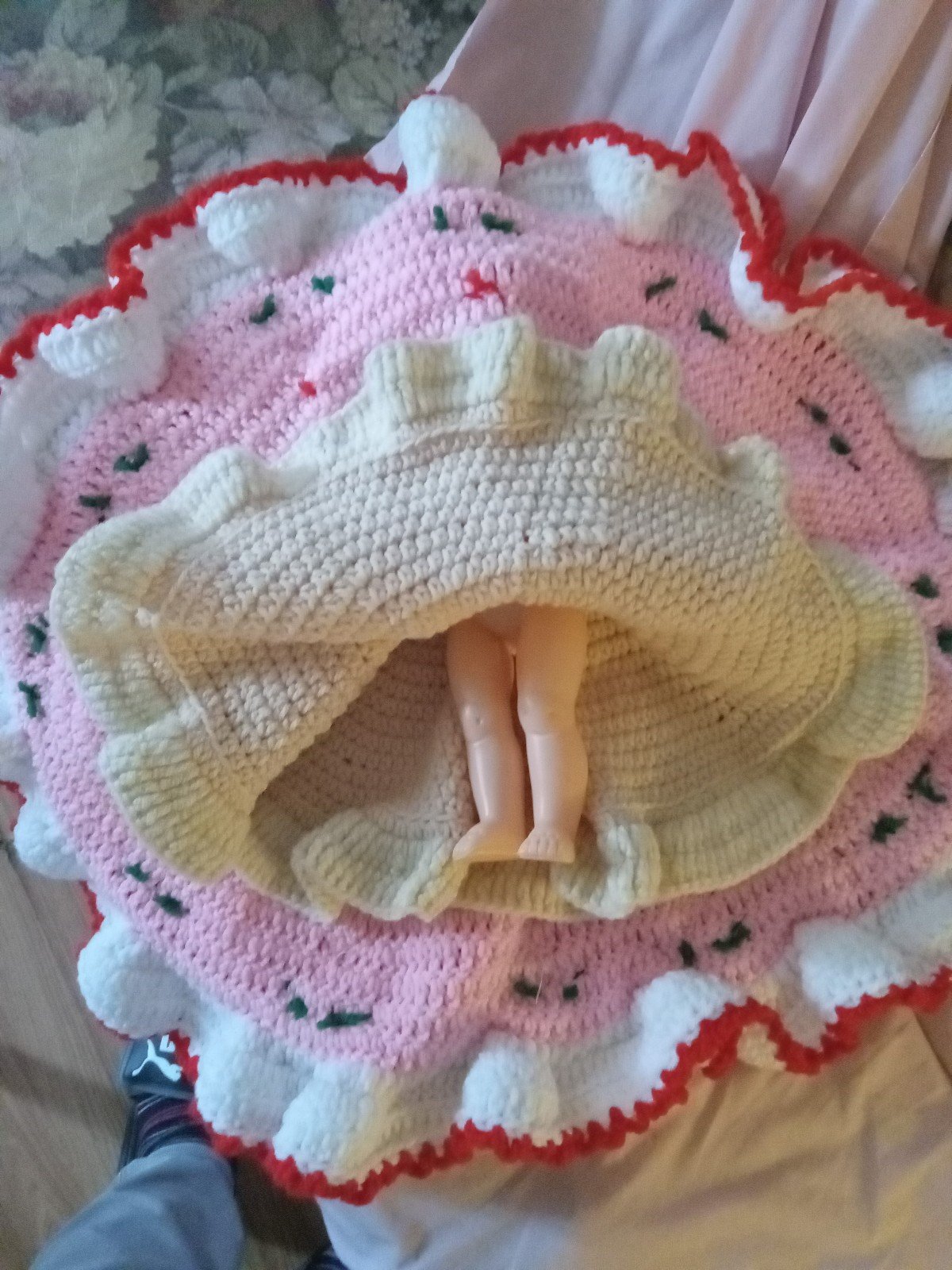 Crocheted  bed topper doll FZyf3Qtra