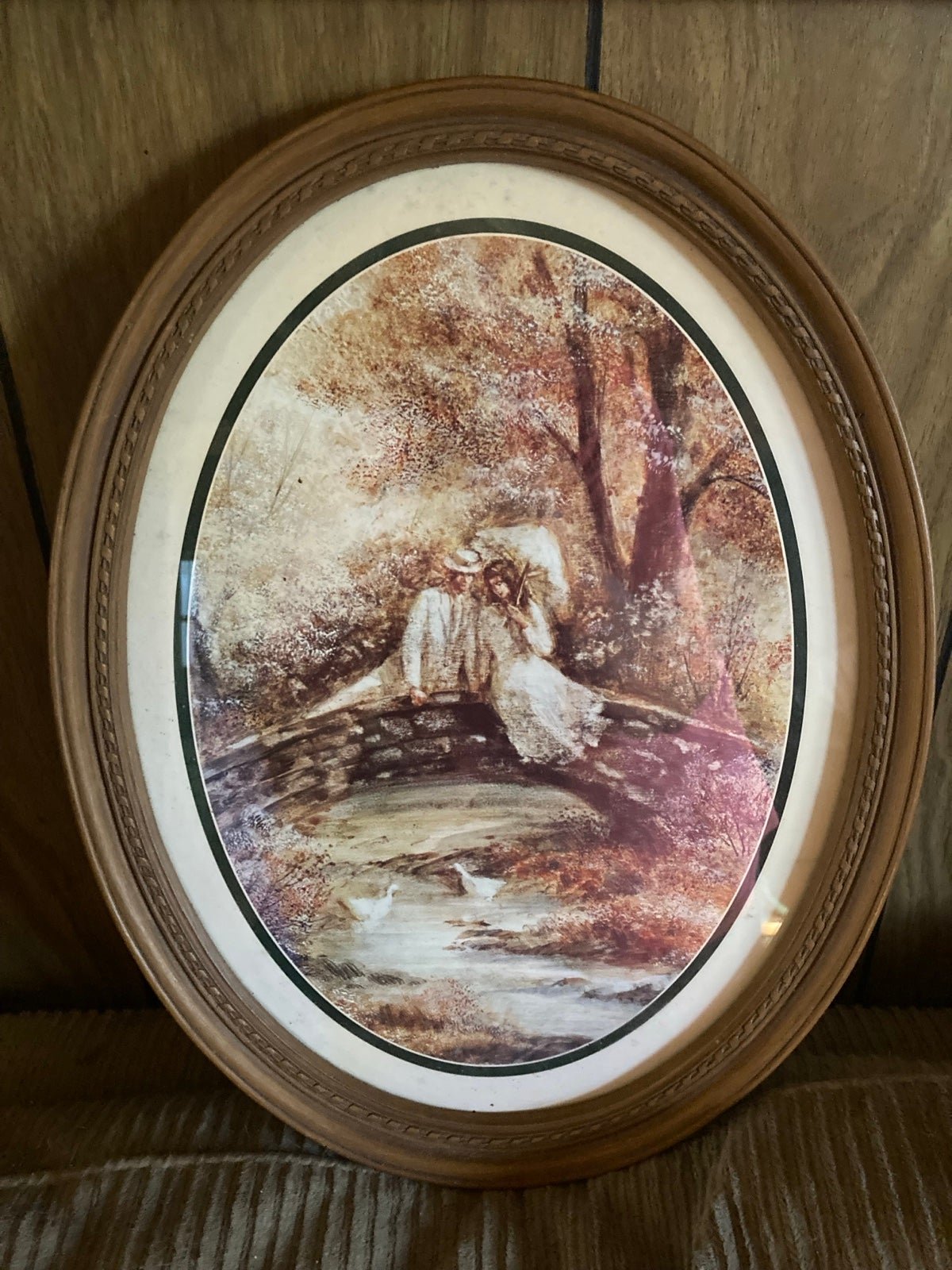 Vintage Oval Picture With Wooden Frame BLP18BLwq