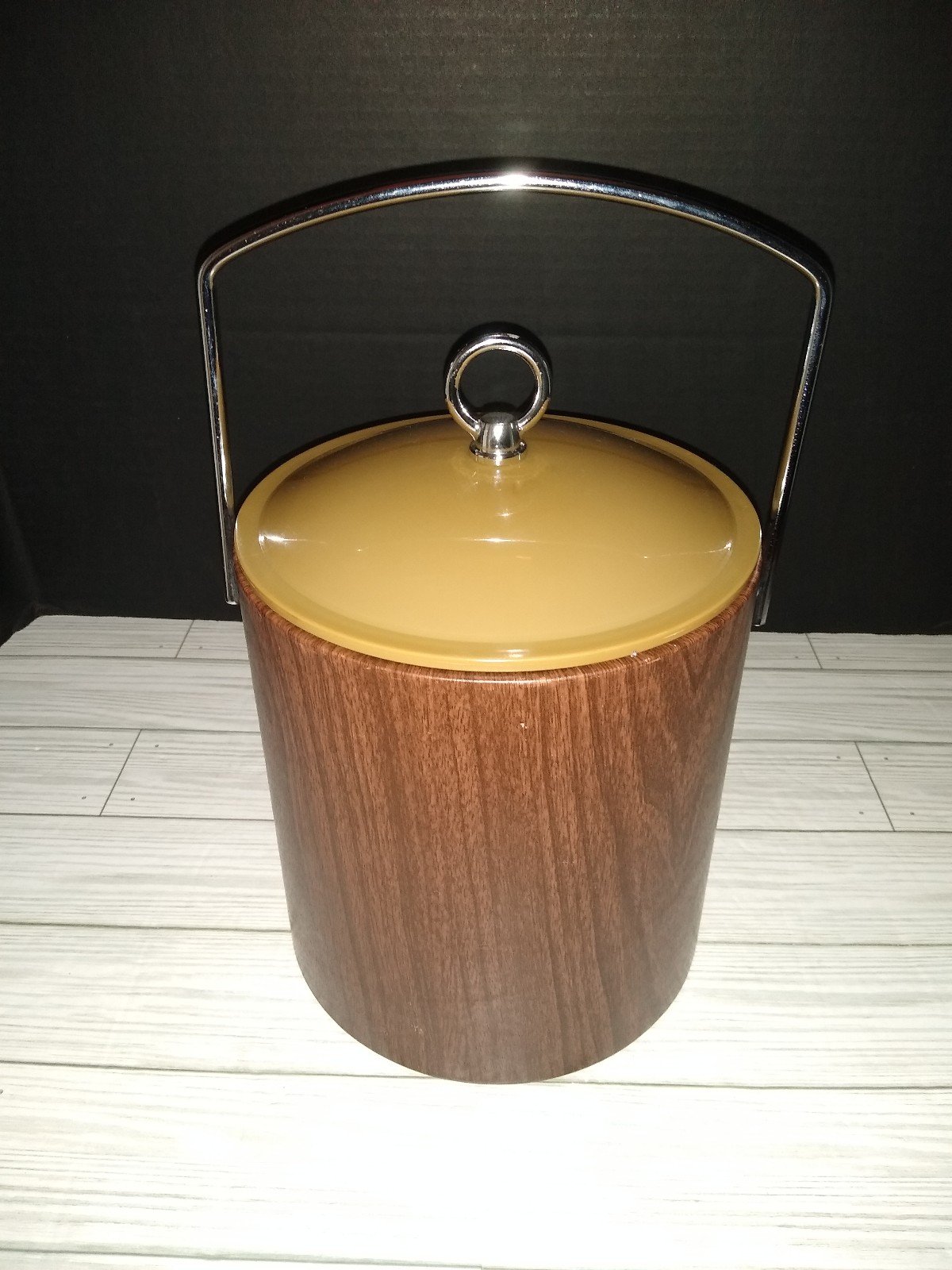 Vintage Faux Wood & Chrome Ice Bucket With Lid & Handle Bar Mancave Decor 8CHVfGgQU
