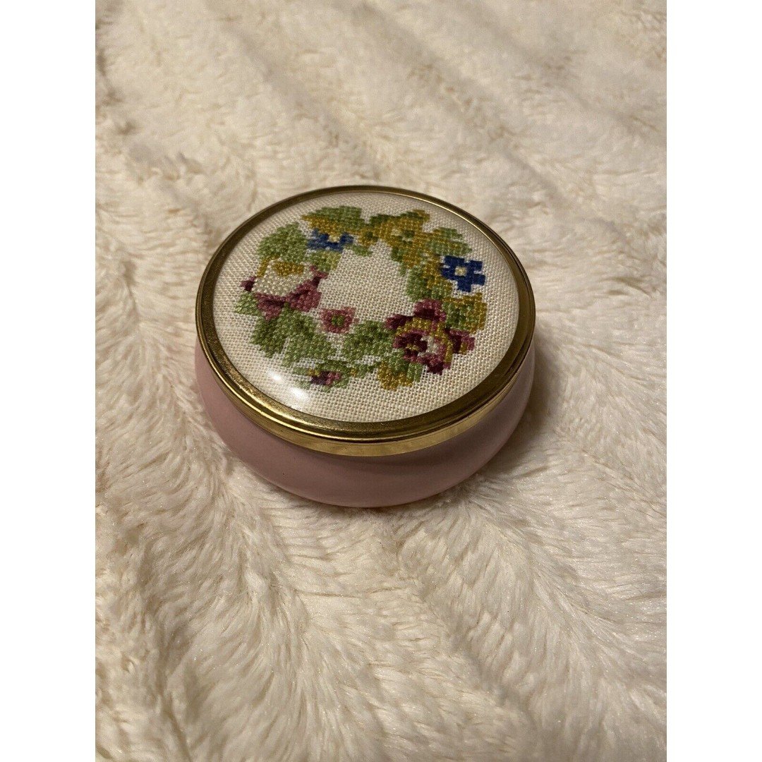 Vintage Framecraft Porcelain Trinket Box Floral Needlepoint Lid Made in UK fVgpFNFxB