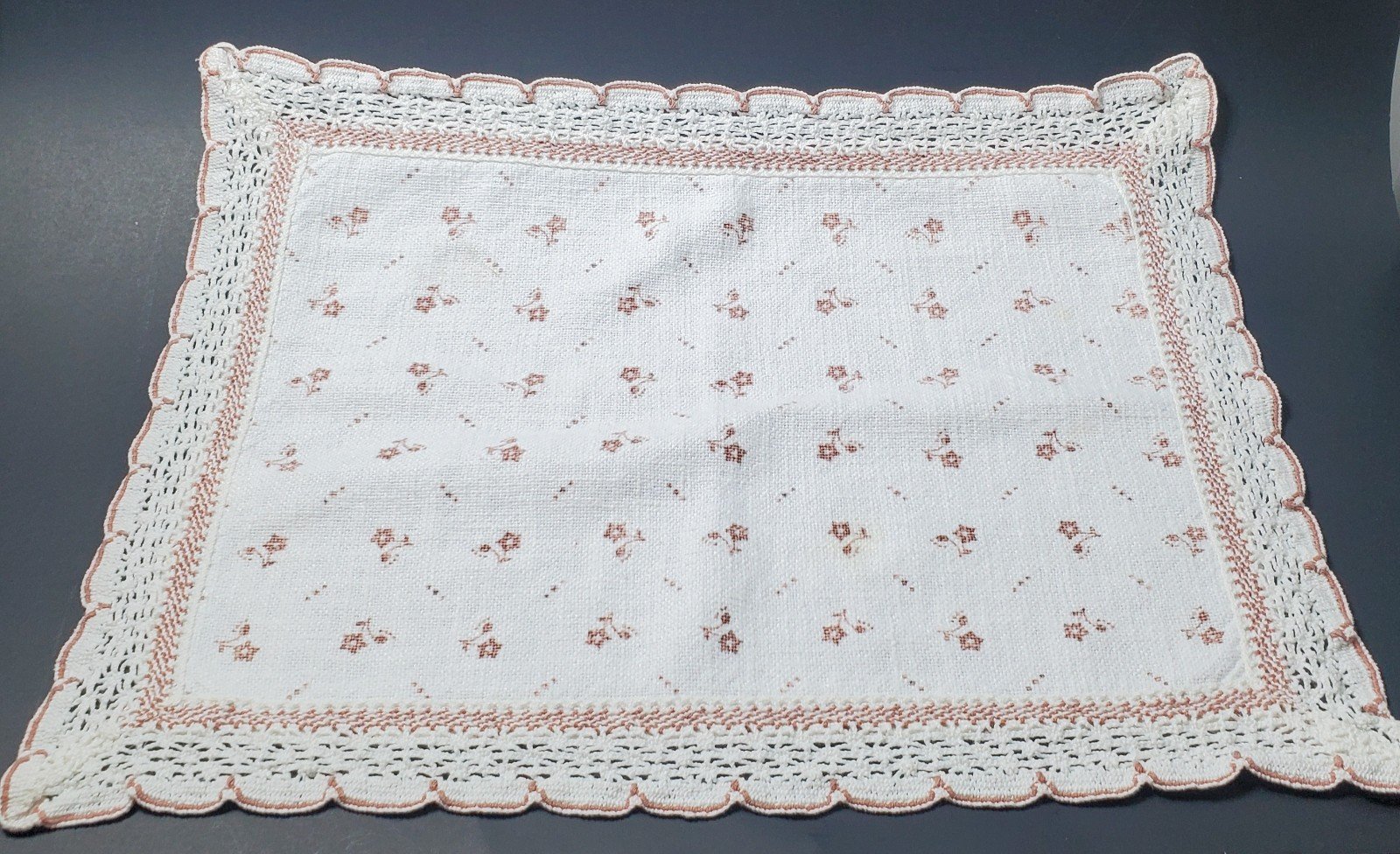 Vintage Cotton Linen placemats. Made in Austria Scalloped Lace  Edging  Set of 2 gfGGciuUZ