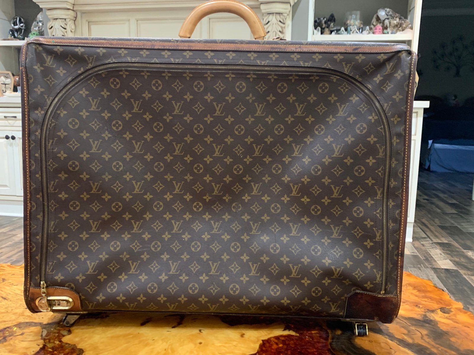 Vintage Louis Vuitton suitcase D8N8K1Q3J