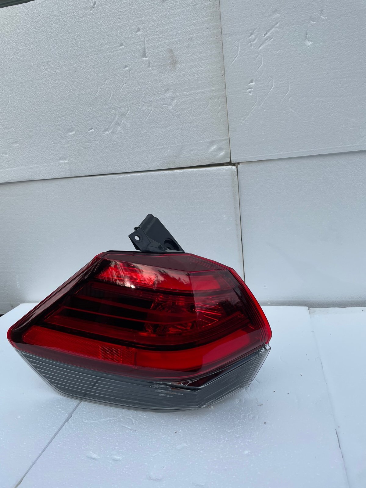 2017-2020 Nissan Rogue Rear Left Driver Side Tail Light