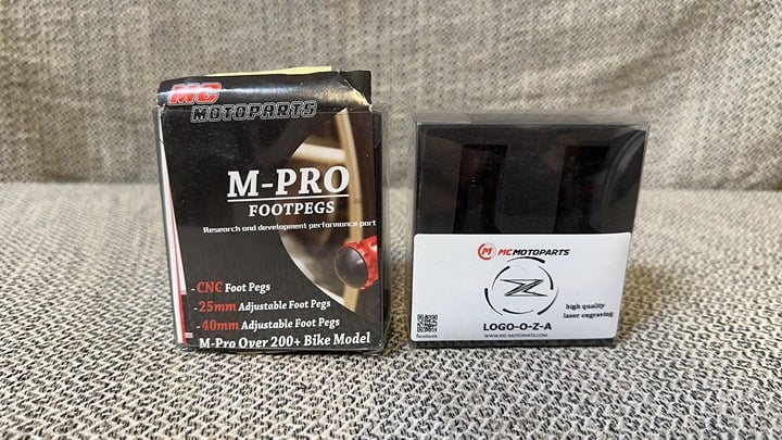 MC MOTOPARTS M-PRO FOOTPEGS + LOGO-O-Z-A CNC Bar Ends 5
