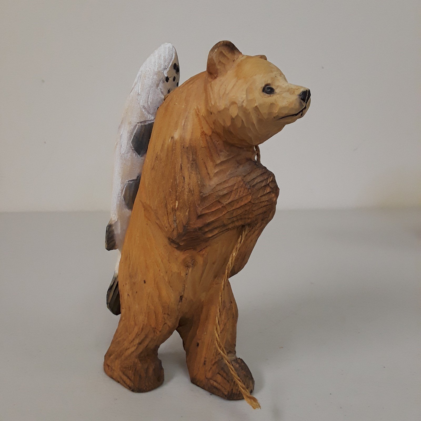 Hand Carved Wood Grizzly Bear with Trout Sculpture Figurine Country Cabin Decor 46rPpHX3R