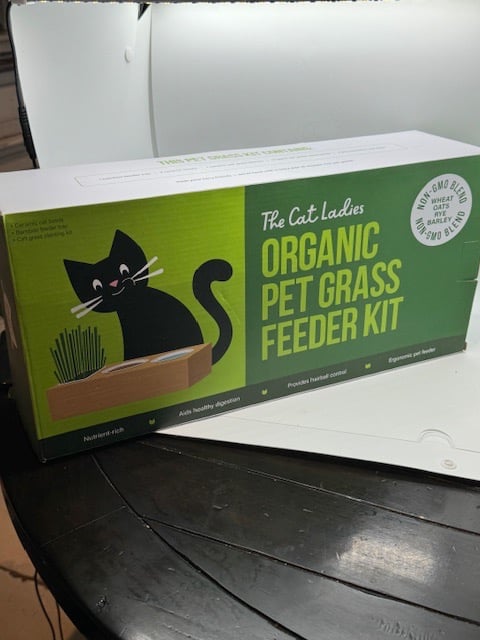 The Cat Ladies Organic Pet Grass Feeder Kit Non-Go Blen