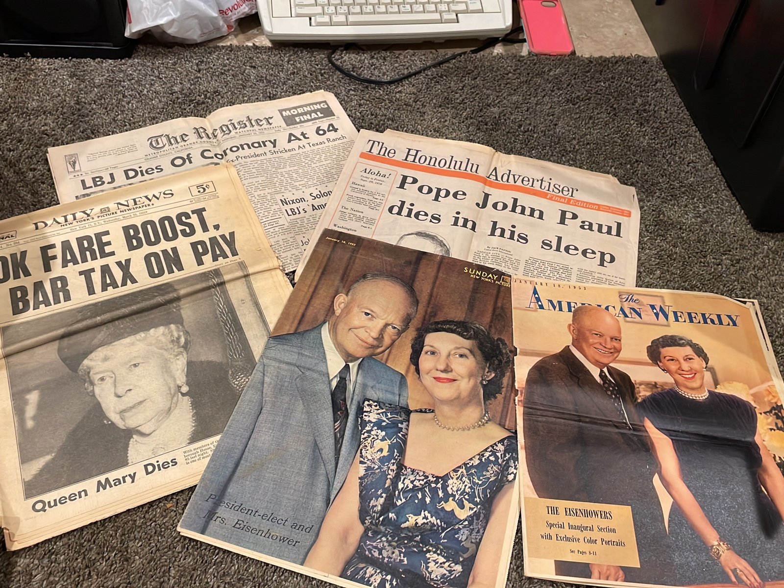 Lot of vintage newspapers djJPcQCfc