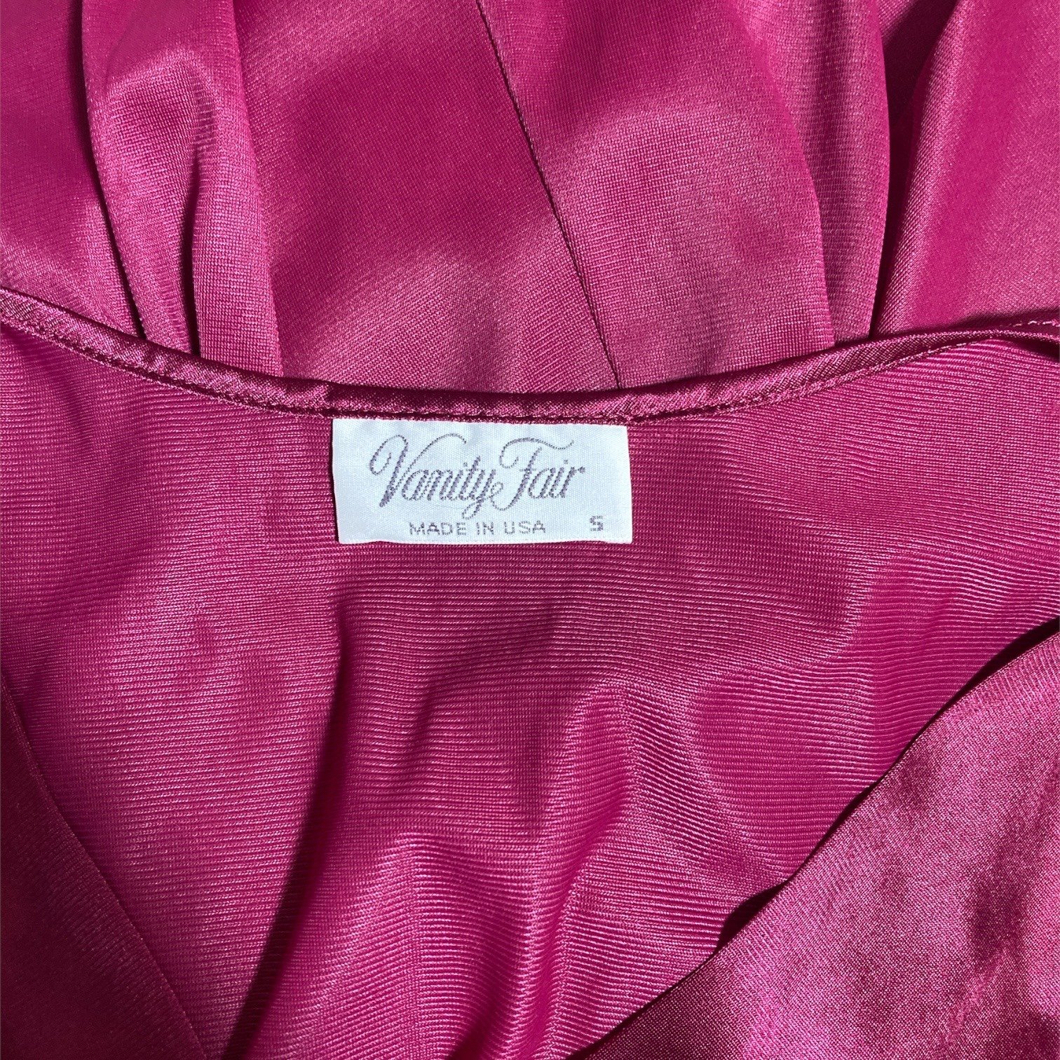Vanity Fair Raspberry Sateen Edge Nylon Night Gown Embroidered V-Neck 3WTYteyVP
