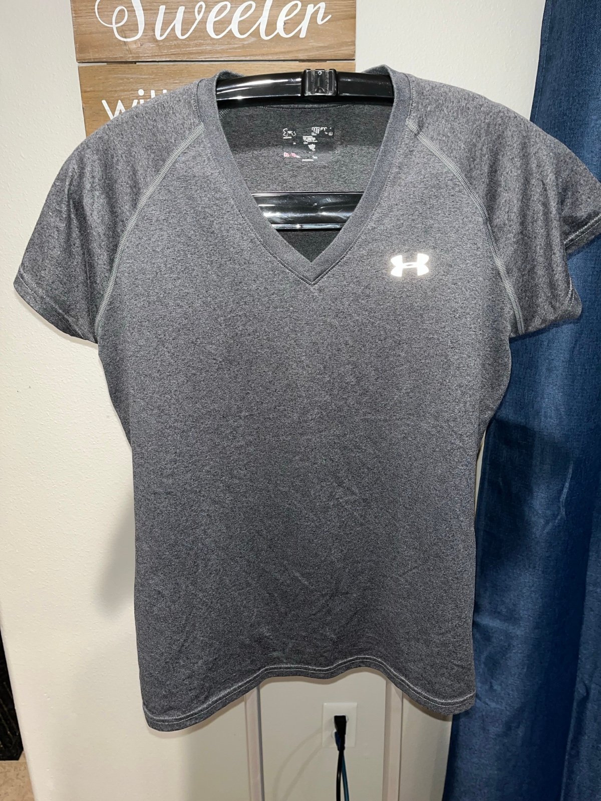 Under Armour Women’s Grey Short Sleeve Semi Fitted Shir