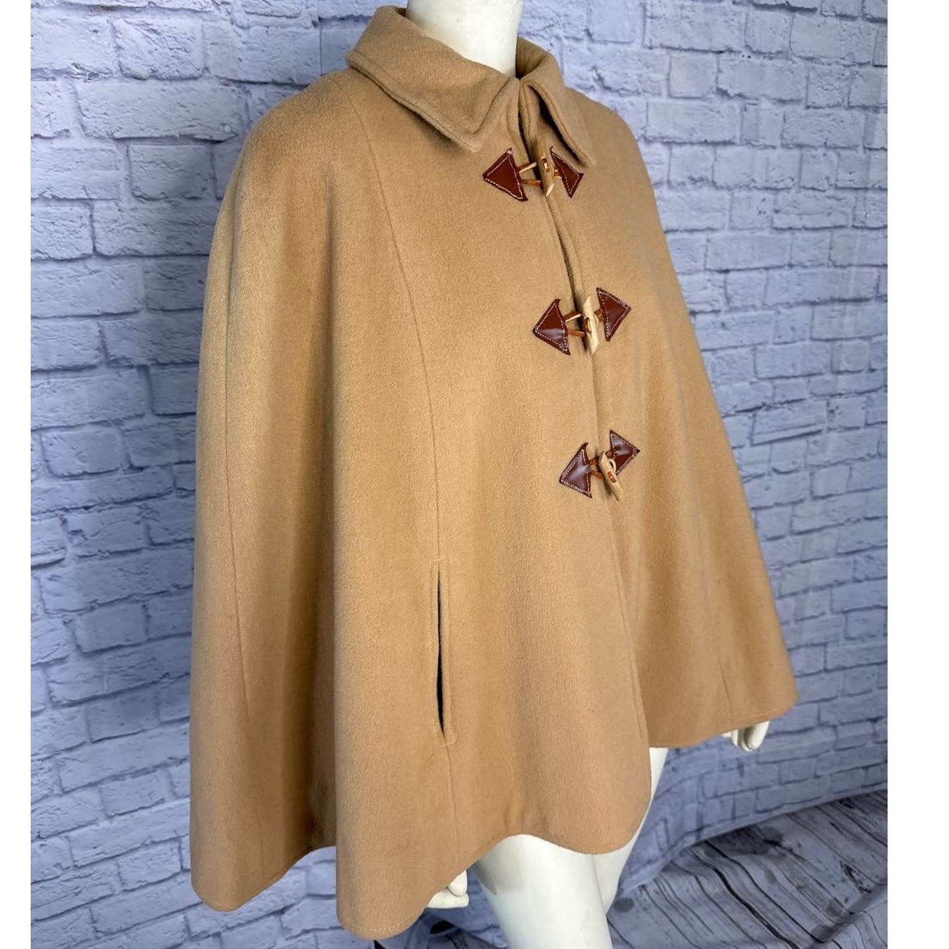 American Vintage Cape with toggle closing & arm holes in camel color size medium GAfTitcKn
