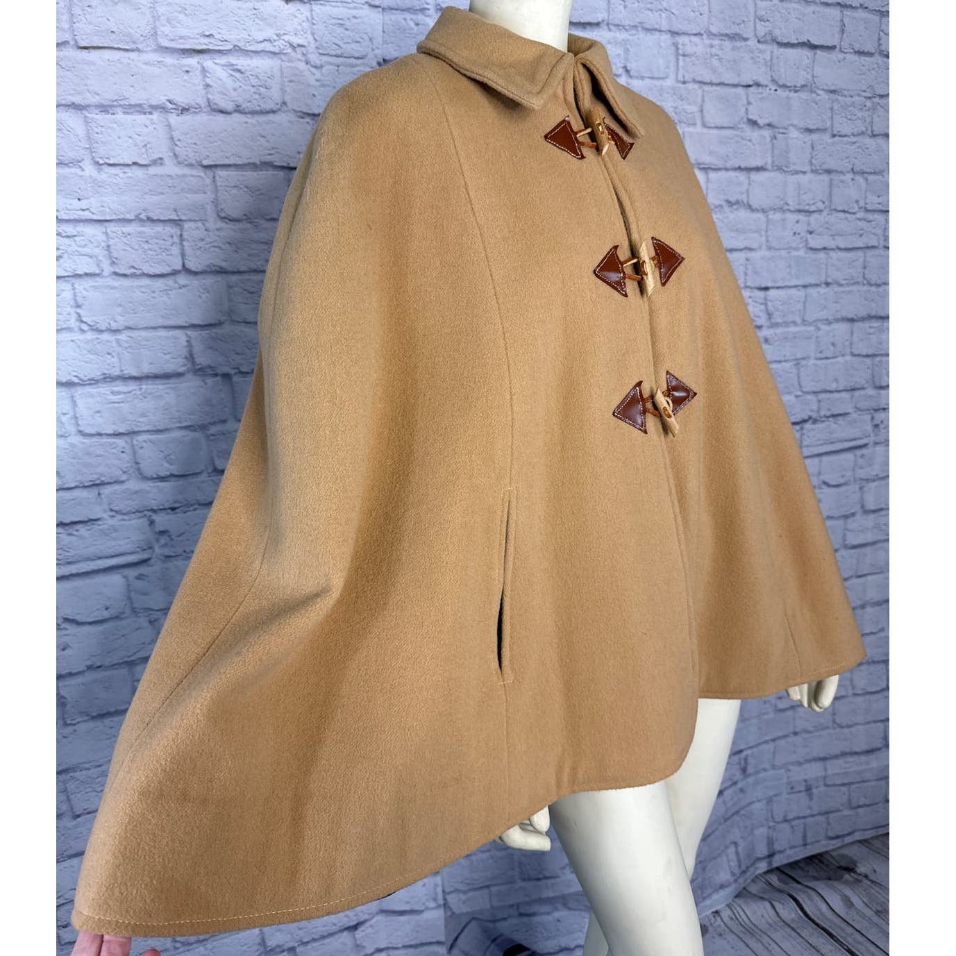 American Vintage Cape with toggle closing & arm holes in camel color size medium GAfTitcKn