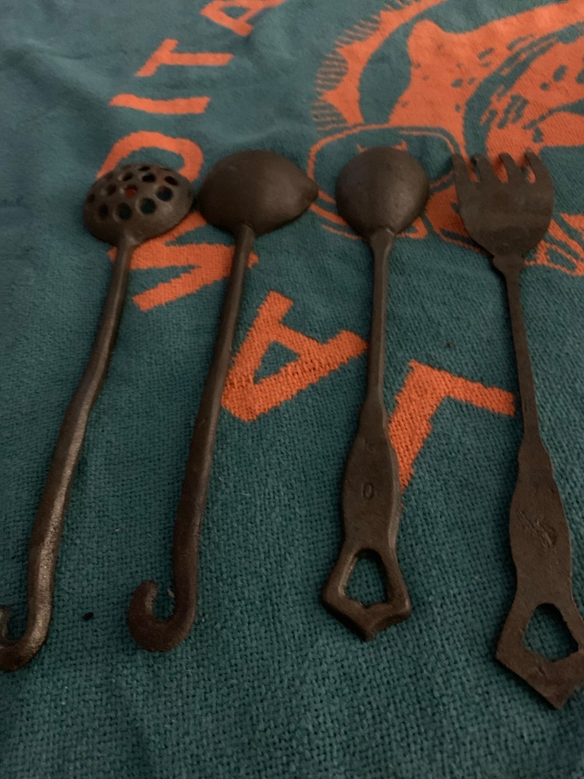 Vintage cast iron utensils CoFVzKHYs