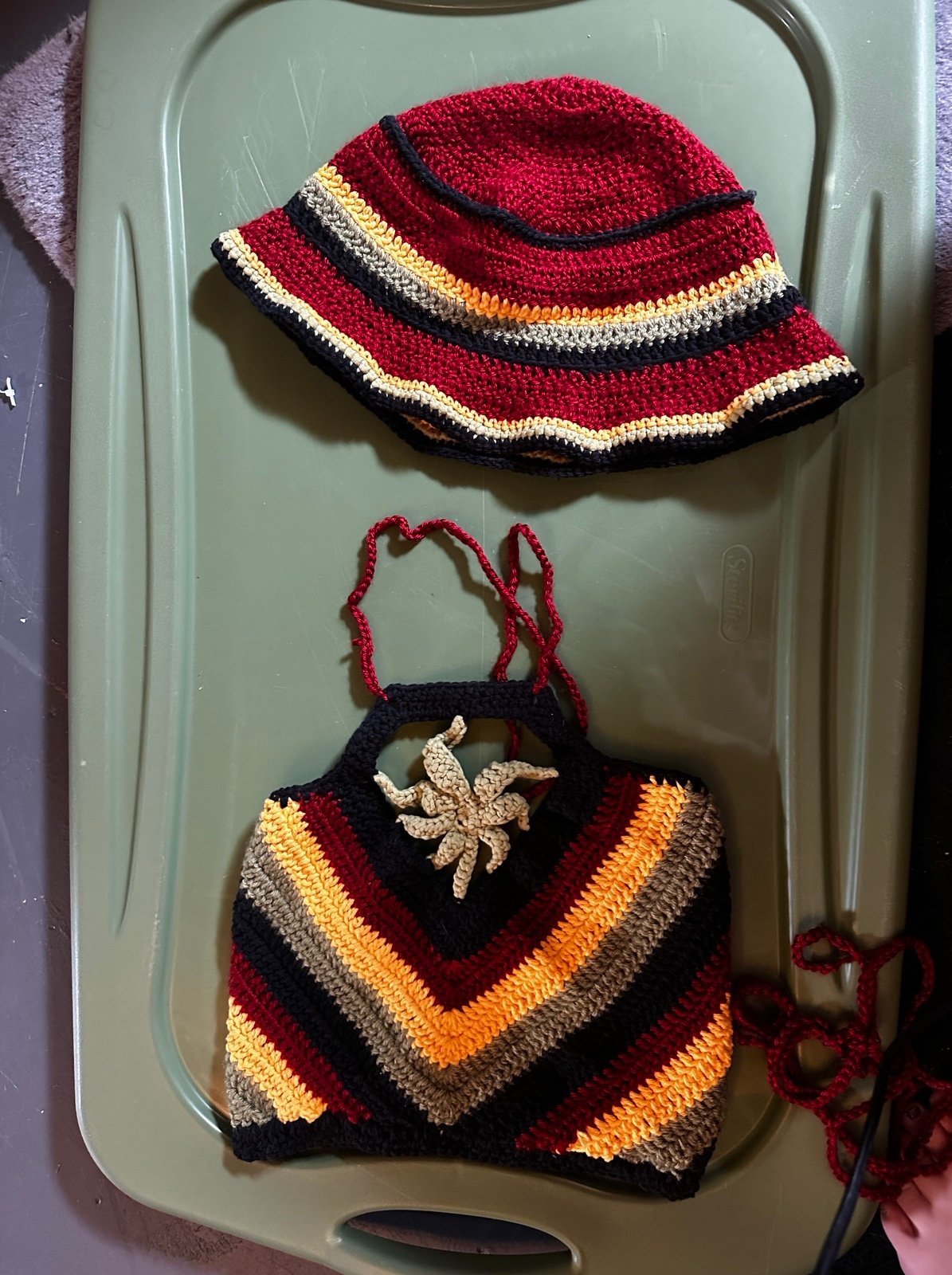 Crochet top and bucket hat domVynruR