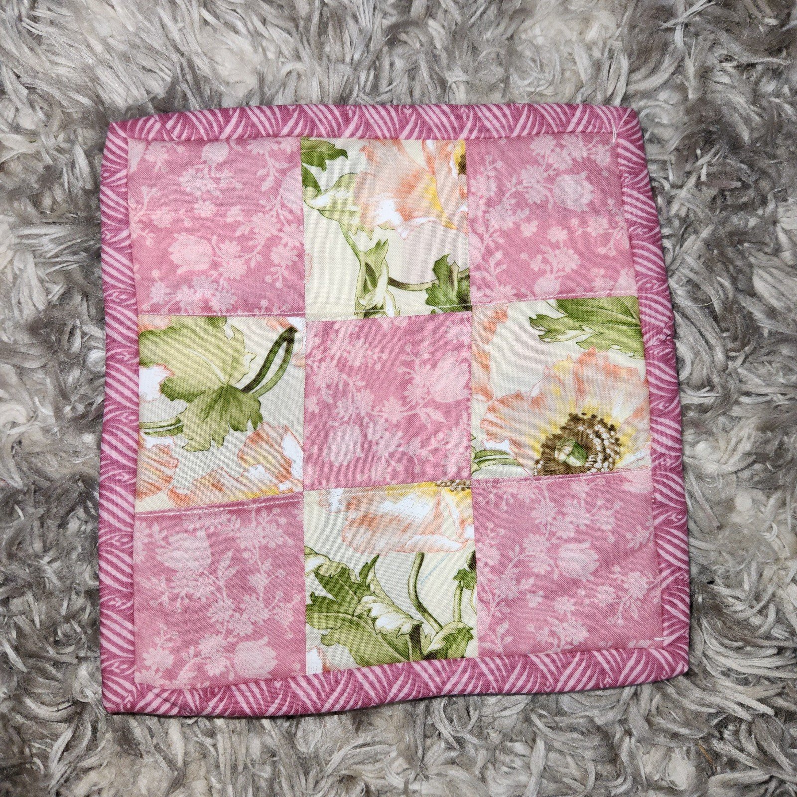 Quilted Patchwork Wall Hanging Floral 8x8 Inches 7N8LOG