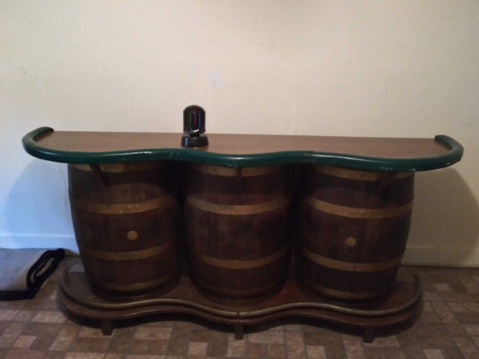 Whiskey Barrel Bar f3MFYyUIE