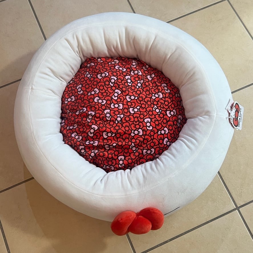 Hello Kitty by Sanrio Dog Bed GIN2vwQvC