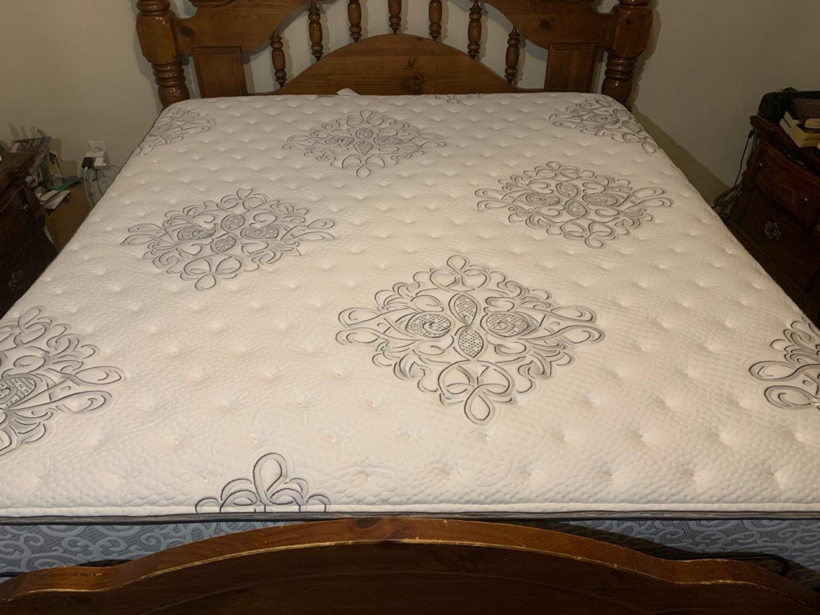king size mattress (NO DELIVERY AVAILABLE) 2mo69KW4m