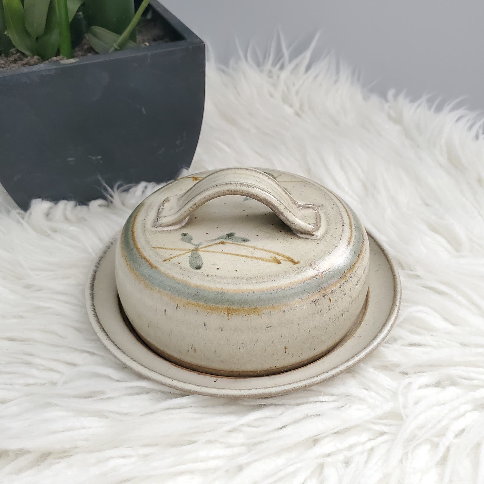 Vintage Ceramic Stoneware Butter Dish With Lid Signed g8Yc1joql