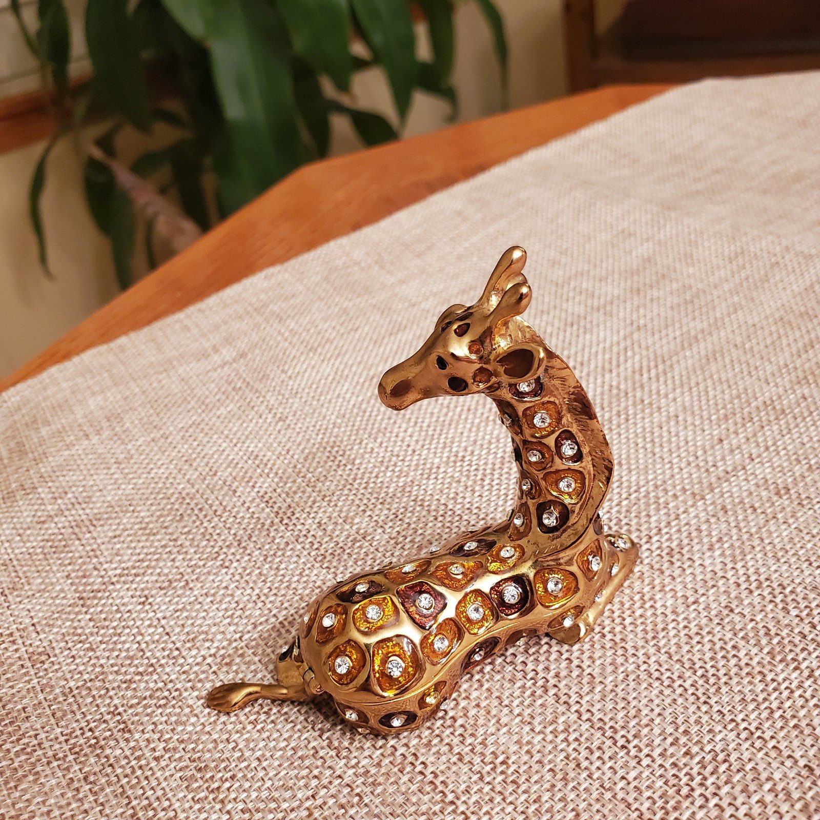 Bejeweled Sitting Giraffe Trinket Box. Hand Set Swarovski Crystals & Enamel BOvMEx9ER