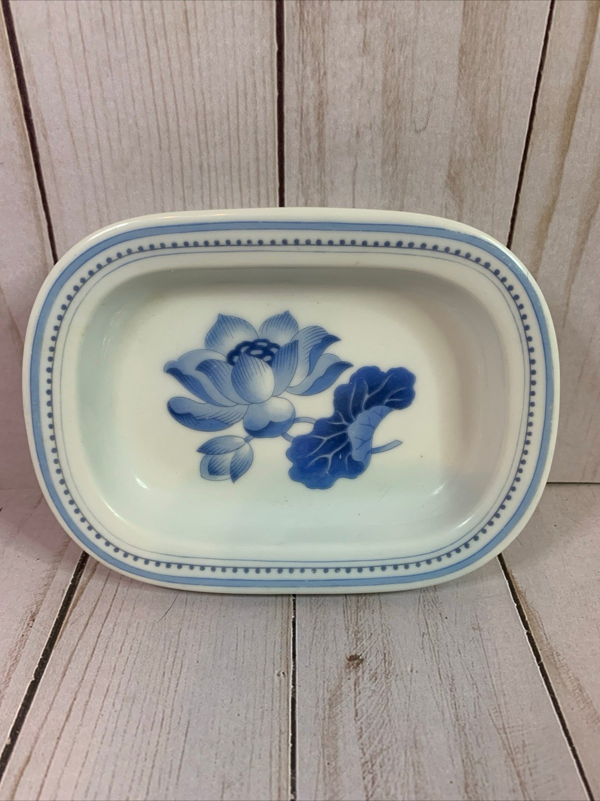 Estée Lauder Porcelain Soap Dish Blue & White Indigo Flower Collection C9QTMuKJT