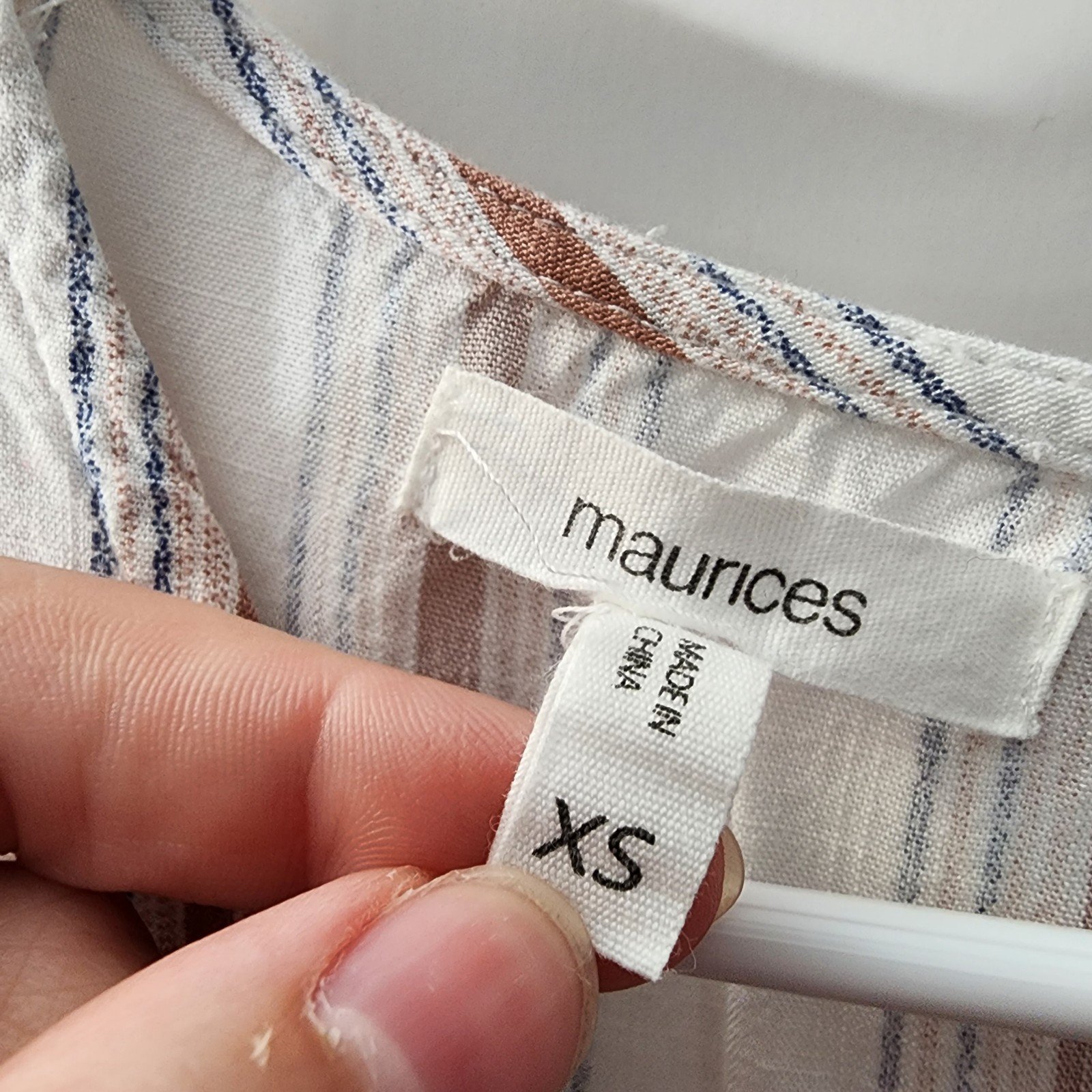 Maurices 3/4th Sleeve White Stripe Flowy Sleeve Top Blouse Size XS dbkziFSdu