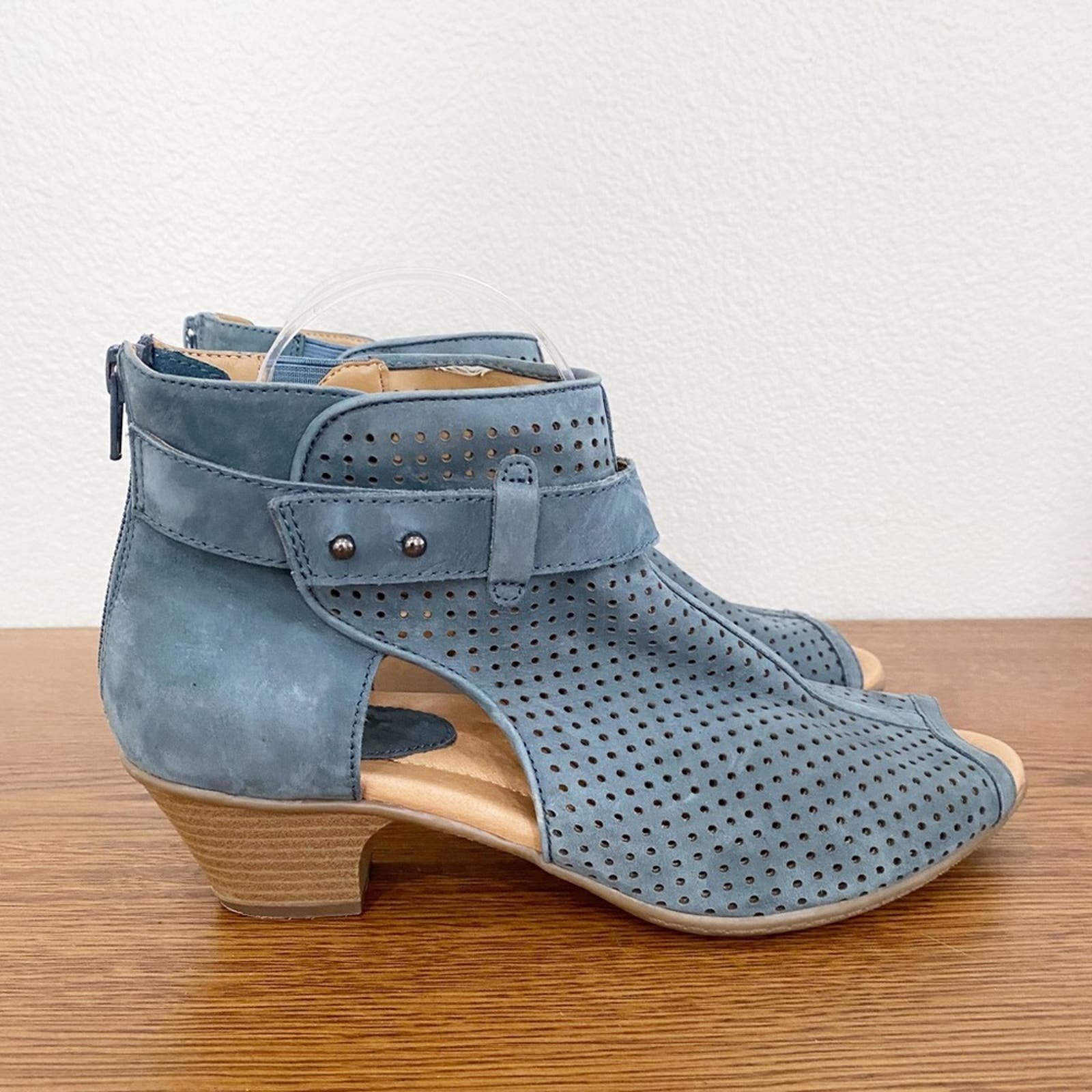 earth comfort blue perforated shoes size 9.5 BZHJTPYuC