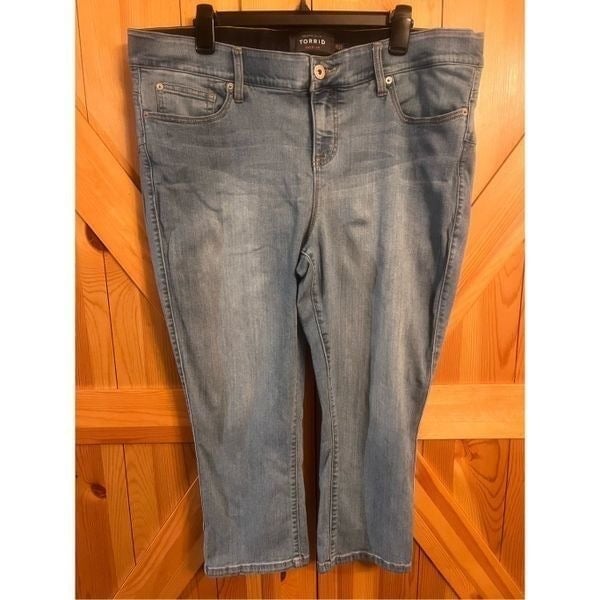 Torrid Bombshell Skinny Denim Jeans Cropped Medium Wash