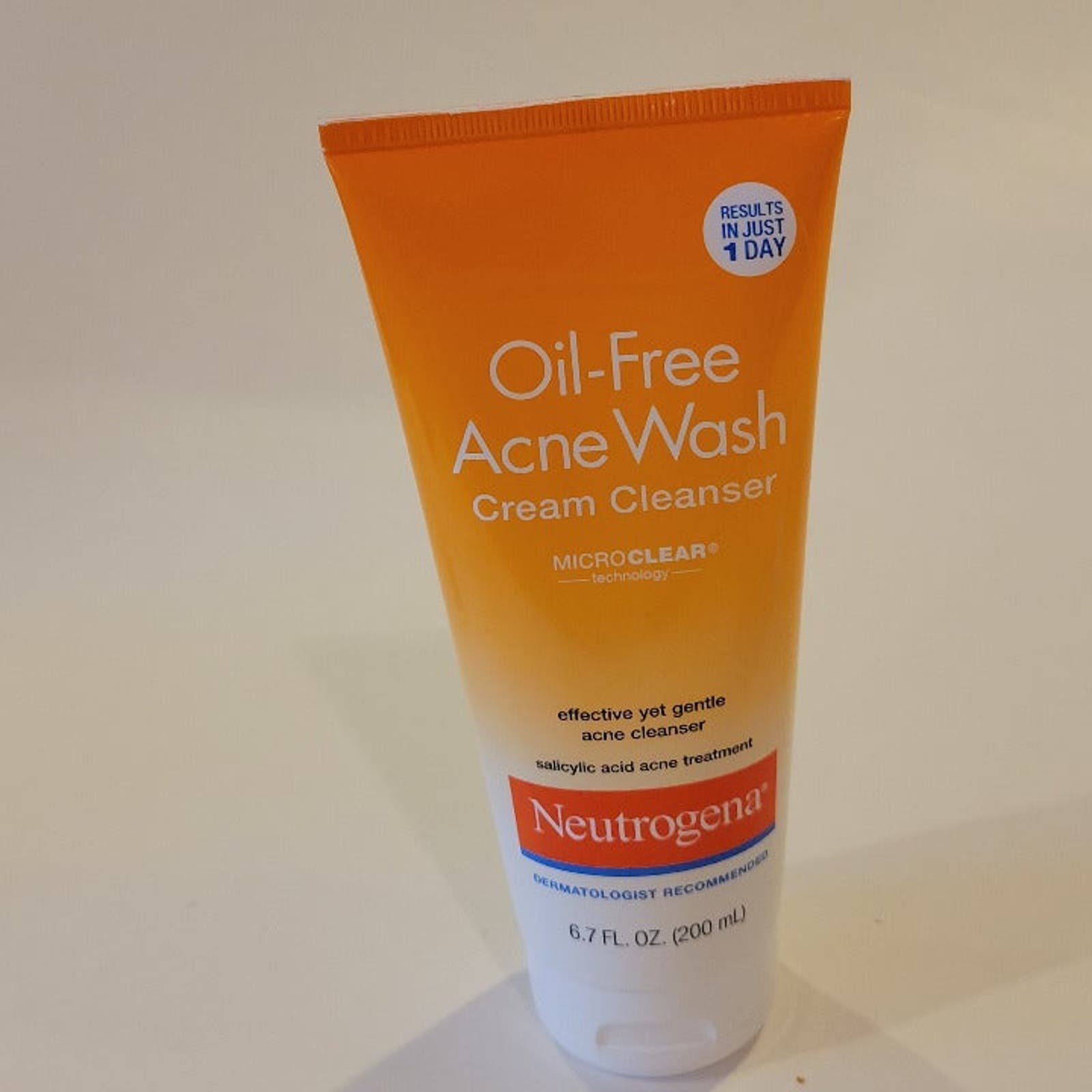 NEUTROGENA Oil-Free Acne Wash Cream Cleanser MicroClear