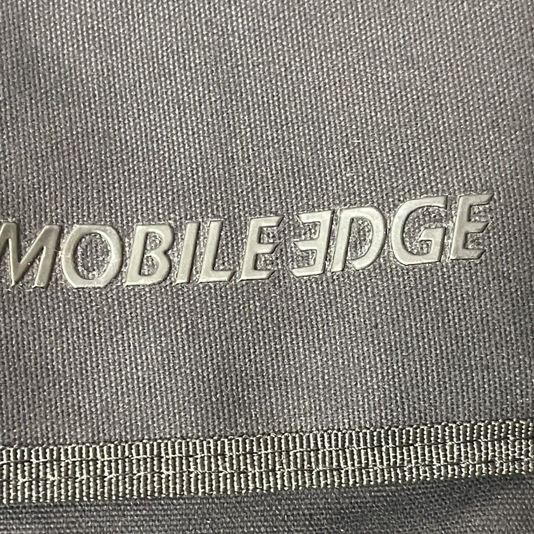 MOBILE EDGE MECME1 ECO Messenger Bag Black 17.3