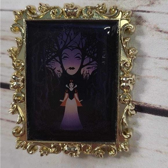 Disney pin Snow White with evil Queen damEVRuUv