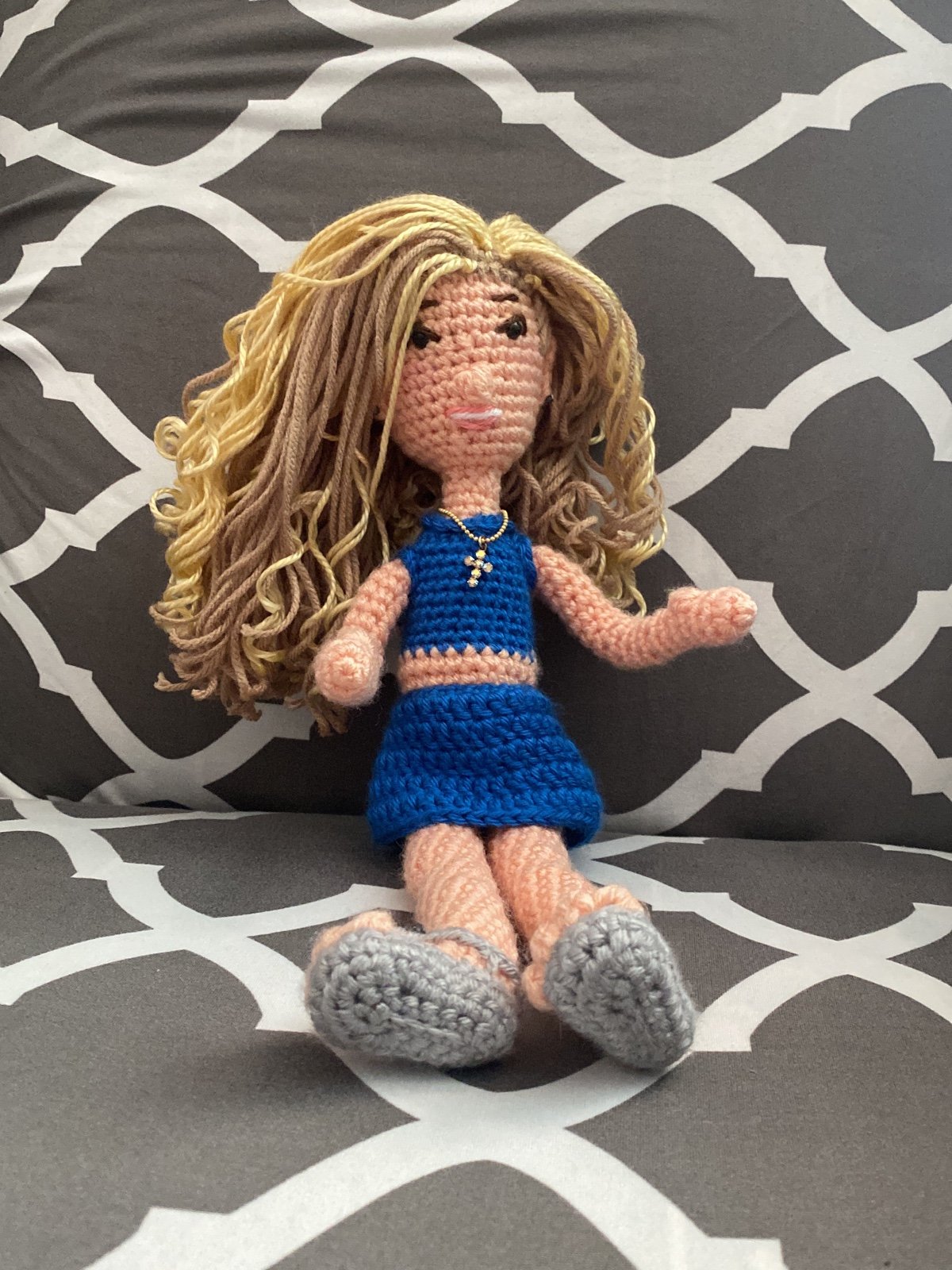 Beautiful 100% Crochet Blonde Doll with posable arms with Blue Outfit 2LVlSUUji