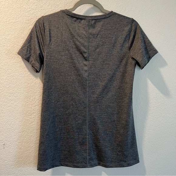 Women’s Under Armour gray short sleeve athletic shirt size small S ga37nWJF5
