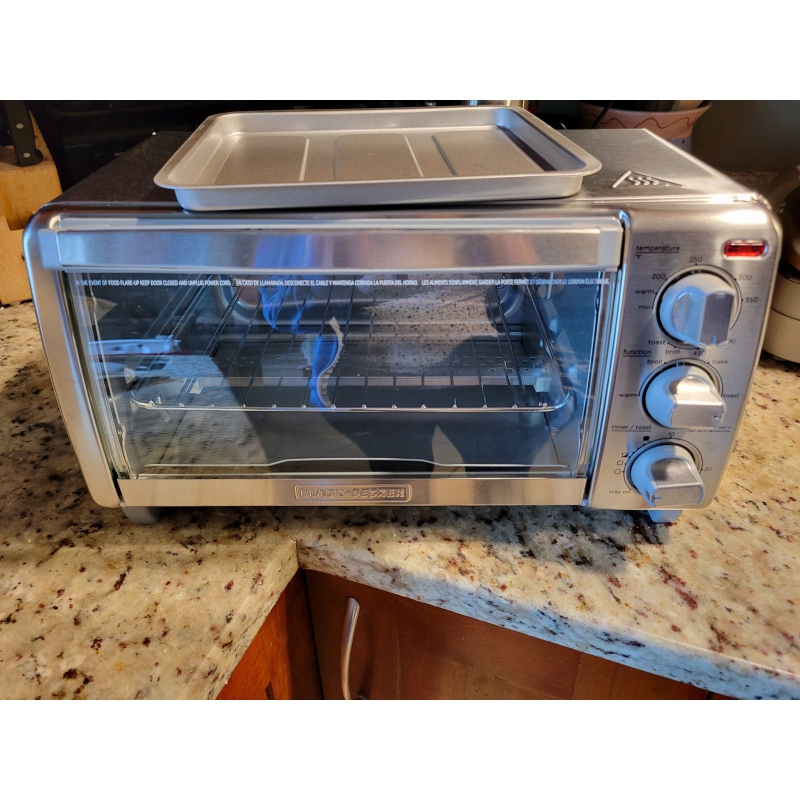 NWOT BLACK+DECKER 4-Slice Toaster Oven, Convection Bake, Broil Stay Warm fTIyzuWy9